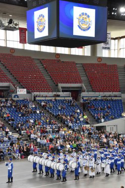PORTLAND, OR - 8 Haziran 2019 'da Portland, Oregon' daki Moda Center 'daki Spirit Mountain Kumarhanesi Grand Floral Parade, 8 Haziran 2019' da görüldü. Geçit alayı Portland Gül Festivali 'nin en önemli parçasıdır..