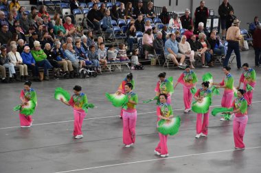 PORTLAND, OR - 8 Haziran 2019 'da Portland, Oregon' daki Moda Center 'daki Spirit Mountain Kumarhanesi Grand Floral Parade, 8 Haziran 2019' da görüldü. Geçit alayı Portland Gül Festivali 'nin en önemli parçasıdır..