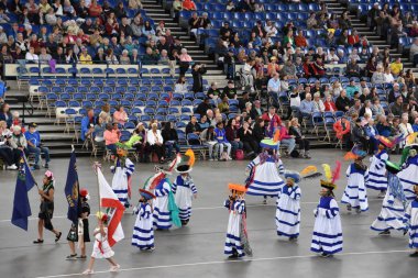 PORTLAND, OR - 8 Haziran 2019 'da Portland, Oregon' daki Moda Center 'daki Spirit Mountain Kumarhanesi Grand Floral Parade, 8 Haziran 2019' da görüldü. Geçit alayı Portland Gül Festivali 'nin en önemli parçasıdır..