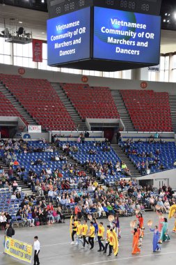 PORTLAND, OR - 8 Haziran 2019 'da Portland, Oregon' daki Moda Center 'daki Spirit Mountain Kumarhanesi Grand Floral Parade, 8 Haziran 2019' da görüldü. Geçit alayı Portland Gül Festivali 'nin en önemli parçasıdır..