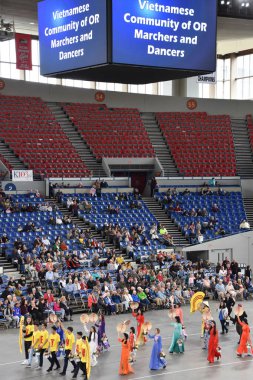 PORTLAND, OR - 8 Haziran 2019 'da Portland, Oregon' daki Moda Center 'daki Spirit Mountain Kumarhanesi Grand Floral Parade, 8 Haziran 2019' da görüldü. Geçit alayı Portland Gül Festivali 'nin en önemli parçasıdır..