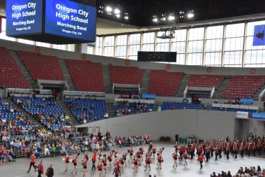 PORTLAND, OR - 8 Haziran 2019 'da Portland, Oregon' daki Moda Center 'daki Spirit Mountain Kumarhanesi Grand Floral Parade, 8 Haziran 2019' da görüldü. Geçit alayı Portland Gül Festivali 'nin en önemli parçasıdır..