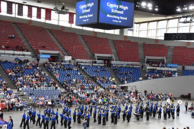 PORTLAND, OR - 8 Haziran 2019 'da Portland, Oregon' daki Moda Center 'daki Spirit Mountain Kumarhanesi Grand Floral Parade, 8 Haziran 2019' da görüldü. Geçit alayı Portland Gül Festivali 'nin en önemli parçasıdır..