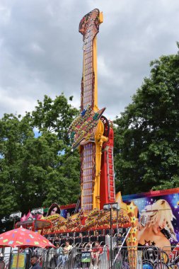 Portland Gül Festivali sırasında 8 Haziran 2019 'da Portland, Oregon' daki Tom McCall Waterfront Park 'taki şehir panayırı.