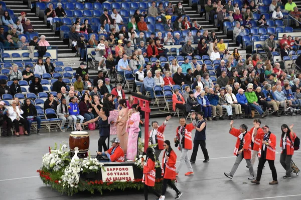 Portland Jun 2019 Spirit Mountain Casino Grand Floral Parade Moda — Stockfoto