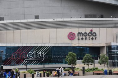 PORTLAND, OREGON - 8 Haziran 2019 'da Portland, Oregon' daki Moda Merkezi 'nde görüldü. Eskiden Rose Garden olarak bilinirdi ve Portland 'daki ilk kapalı spor arenasıdır..