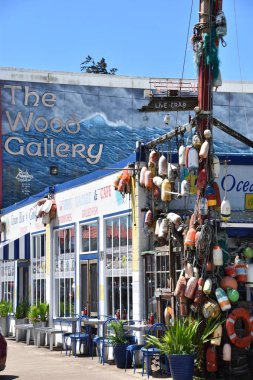 NEWPORT, OR - 9 Haziran 2019 'da görüldüğü üzere Newport, Oregon' daki Tarihi Bayfront.