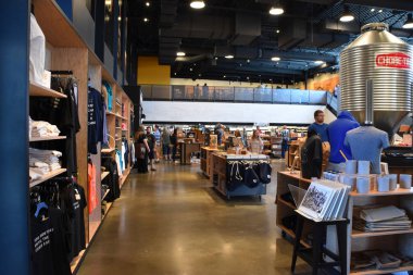 TILLAMOOK, OR - 9 Haziran 2019 'da Tillamook, Oregon' da görülen Tillamook Mandırası. Etkinlikte lezzetli peynir örnekleri, etkileşimli büfeler, fabrika izleme pencereleri ve bir kafe ile kendi kendine rehberlik eden turlar sunuluyor..