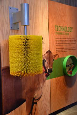 TILLAMOOK, OR - 9 Haziran 2019 'da Tillamook, Oregon' da görülen Tillamook Mandırası. Etkinlikte lezzetli peynir örnekleri, etkileşimli büfeler, fabrika izleme pencereleri ve bir kafe ile kendi kendine rehberlik eden turlar sunuluyor..