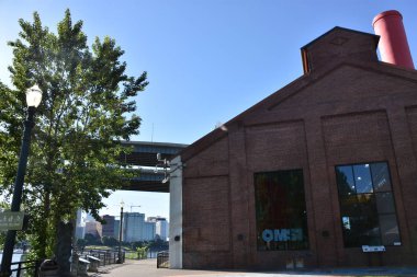 Portland, Oregon - Haz 12: Oregon Museum of Science & Industry in Portland, Oregon, 12 Haziran 2019. Bu büyük ekran tiyatro, planetaryum ve uygulamalı kalıcı sergiler çeşitli sergi salonları da dahil olmak üzere üç oditoryumlar içerir.