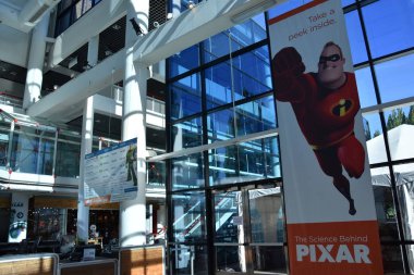 Portland, Oregon - Haz 12: Oregon Museum of Science & Industry in Portland, Oregon, 12 Haziran 2019. Bu büyük ekran tiyatro, planetaryum ve uygulamalı kalıcı sergiler çeşitli sergi salonları da dahil olmak üzere üç oditoryumlar içerir.