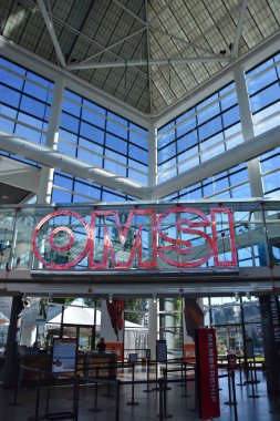 Portland, Oregon - Haz 12: Oregon Museum of Science & Industry in Portland, Oregon, 12 Haziran 2019. Bu büyük ekran tiyatro, planetaryum ve uygulamalı kalıcı sergiler çeşitli sergi salonları da dahil olmak üzere üç oditoryumlar içerir.