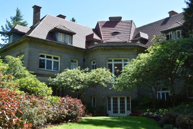 Portland, Oregon - Haz 12: Pittock Mansion Portland, Oregon, olarak Haziran 12, 2019 tarihinde görüldü. Konak aslında 1914 yılında Londra doğumlu Oregonlu yayıncı Henry Pittock ve eşi Georgiana için özel bir ev olarak inşa edilmiştir..