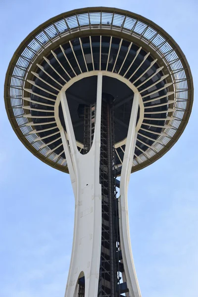 Seattle, Wa Jun 12: Space Needle Seattle, Washington, Haziran'da 12, 2019. Gözlem kulesi Seattle Merkezi'nde 1962 Dünya Fuarı için inşa edilmiş ve 2.3 milyondan fazla ziyaretçi çekti.