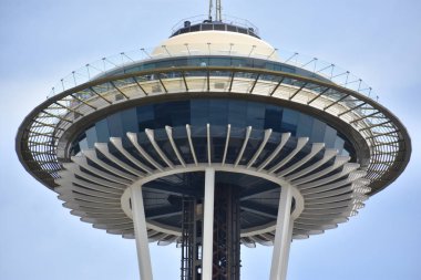 Seattle, Wa Jun 12: Space Needle Seattle, Washington, Haziran'da 12, 2019. Gözlem kulesi Seattle Merkezi'nde 1962 Dünya Fuarı için inşa edilmiş ve 2.3 milyondan fazla ziyaretçi çekti.