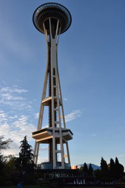 Seattle, Wa Jun 12: Space Needle Seattle, Washington, Haziran'da 12, 2019. Gözlem kulesi Seattle Merkezi'nde 1962 Dünya Fuarı için inşa edilmiş ve 2.3 milyondan fazla ziyaretçi çekti.