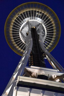 Seattle, Wa Jul 12: Space Needle Seattle, Washington, Temmuz'da 12, 2019. Gözlem kulesi Seattle Merkezi'nde 1962 Dünya Fuarı için inşa edilmiş ve 2.3 milyondan fazla ziyaretçi çekti.