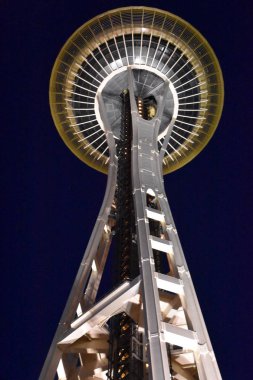 Seattle, Wa Jul 12: Space Needle Seattle, Washington, Temmuz'da 12, 2019. Gözlem kulesi Seattle Merkezi'nde 1962 Dünya Fuarı için inşa edilmiş ve 2.3 milyondan fazla ziyaretçi çekti.