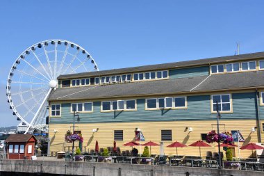 Seattle, Wa - Haz 13: Seattle Great Wheel seattle, Washington, 13 Haziran 2019 tarihinde görüldüğü gibi. 175 feet genel yüksekliği ile, 29 Haziran 2012 tarihinde açıldığında Amerika Birleşik Devletleri'nin Batı Kıyısında en yüksek dönme dolap oldu.