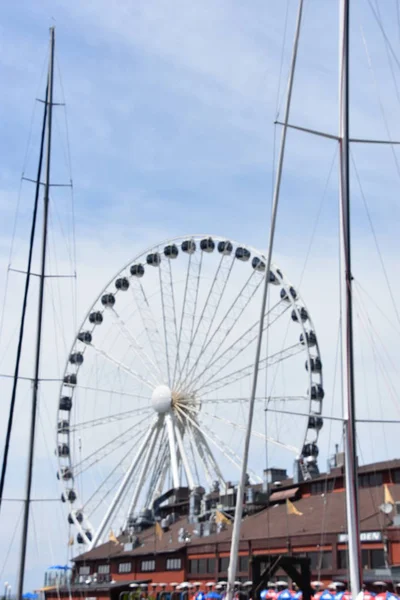 华盛顿州西雅图 7月15日 西雅图大轮在西雅图 华盛顿 见2019年7月15日 总高度为175英尺 是2012年6月29日开通航时美国西海岸最高的摩天轮 — 图库照片