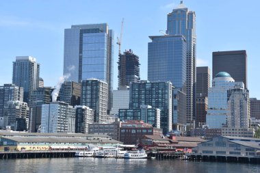 SEATTLE, WA - 13 Haziran 2023 'te Seattle, Washington' daki rıhtım manzarası.