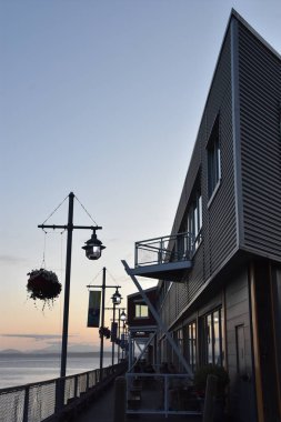 SEATTLE, WA - 13 Haziran 2023 'te Seattle, Washington' daki rıhtım manzarası.