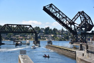 Seattle, Wa - Jul 15: Hiram M. Chittenden Locks (Ballard Locks) Seattle, Washington, 15 Temmuz 2019 tarihinde görüldüğü gibi. Bu Seattle, Washington Gölü Washington Gemi Kanalı, Salmon Bay batı ucunda kilitleri bir komplekstir.