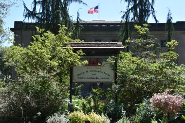 SEATTLE, WA - 15 Haziran 2018 'de görüldüğü üzere Hiram M Chittenden Ballard Kilitleri' ndeki Carl S İngiliz Bahçeleri.