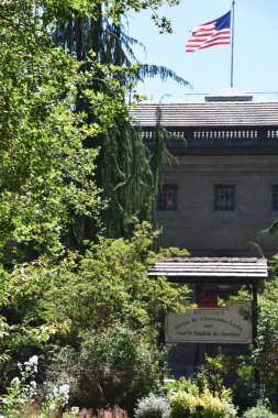 SEATTLE, WA - 15 Haziran 2018 'de görüldüğü üzere Hiram M Chittenden Ballard Kilitleri' ndeki Carl S İngiliz Bahçeleri.