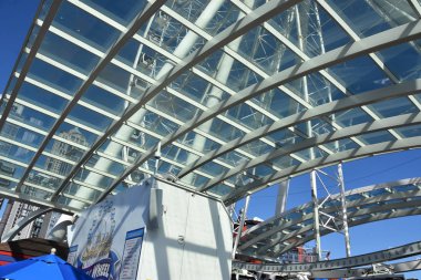 Seattle, Wa - Jul 15: Seattle Great Wheel in Seattle, Washington, 15 Temmuz 2019'da görüldüğü gibi. 175 feet genel yüksekliği ile, 29 Haziran 2012 tarihinde açıldığında Amerika Birleşik Devletleri'nin Batı Kıyısında en yüksek dönme dolap oldu.