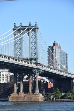 New York, Ny - Haz 30: Manhattan Köprüsü New York'ta, 30 Haziran 2019 tarihinde görüldü. New York'ta East River'ı geçen ve Aşağı Manhattan'ı Downtown Brooklyn'e bağlayan bir asma köprüdür..
