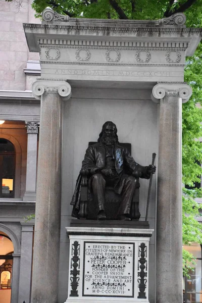 Estatua Peter Cooper Manhattan Nueva York — Foto de Stock