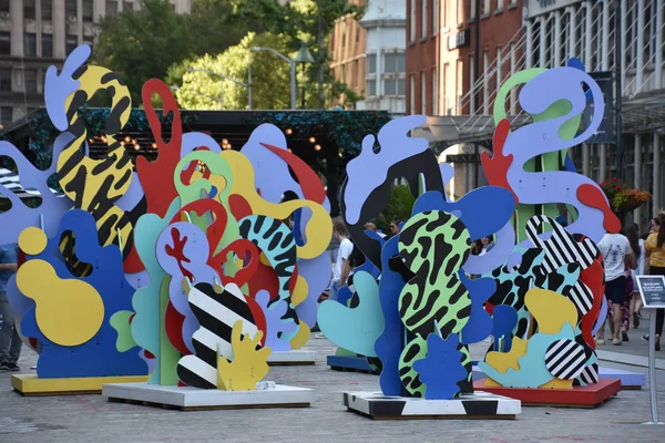 New York, Ny - Haz 23: Wade ve Leta tarafından Seascape Sculpture at Seaport District in Manhattan, New York, 23 Haziran 2019 tarihinde görüldüğü gibi.