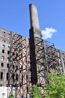 Brooklyn, Ny - Haz 30: Domino Şeker Rafinerisi Brooklyn, New York, 30 Haziran görüldüğü gibi, 2019.It Domino marka şeker üretilen Amerikan Şeker Arıtma Şirketi, orijinal rafineri oldu.