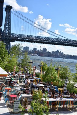 Brooklyn 'in Williamsburg semtindeki Domino Park' taki Tacocina Restoran Kafe 'si. Doğu Nehri boyunca, Brooklyn, New York 'ta, 30 Haziran 2019' da görüldüğü gibi..