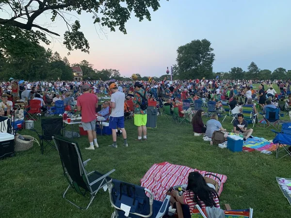 Nueva Canaan Jul Gente Reunió Para Ver Los Fuegos Artificiales —  Fotos de Stock