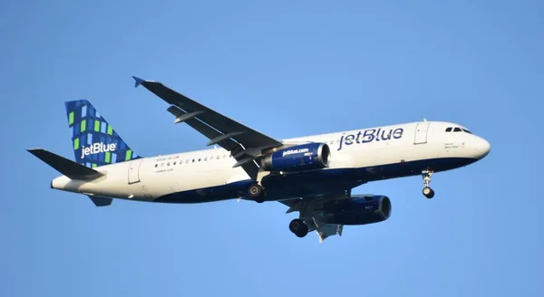 Revere Jul Avião Jetblue Prestes Pousar Aeroporto Internacional Boston Logan — Fotografia de Stock