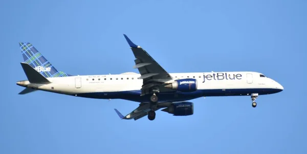Revere Jul Avião Jetblue Prestes Pousar Aeroporto Internacional Boston Logan — Fotografia de Stock