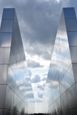 Jersey City, NJ-4: 4 Ağustos 2019 'da New Jersey' deki Liberty State Park 'ta görülen Boş Gök 9-11 Anıtı.