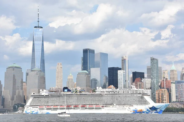 New York Aug Norwegian Escape Ncl Nyaste Och Största Kryssningsfartyg — Stockfoto