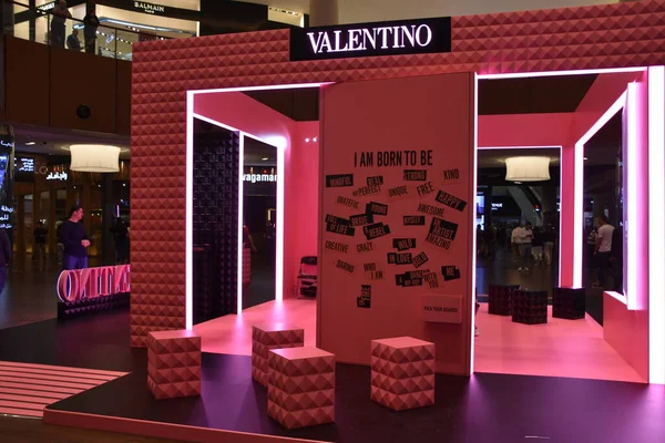 Dubai Uae Dec Valentino Exhibit Dubai Mall Dubai Uae Feb — Stock Photo, Image