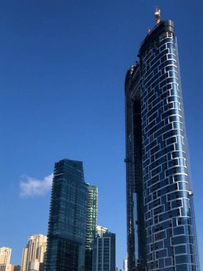 DUBAI, BAE - 15 Şubat 2023 'te Dubai, BAE' deki Bluewater Adası 'ndaki gökdelenler.
