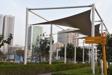 ŞARJAH, BAE - 16 Şubat 2020 'de Sharjah, BAE' de görülen Al Majaz Rıhtımı. 231.000 metrekarelik bir alanı kaplıyor. Khaled Gölüne bakan büyüleyici bir manzarası var.. 