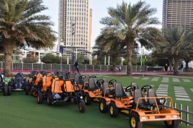 ŞARJAH, BAE - 16 Şubat 2020 'de Sharjah, BAE' de görülen Al Majaz Rıhtımı. 231.000 metrekarelik bir alanı kaplıyor. Khaled Gölüne bakan büyüleyici bir manzarası var.. 