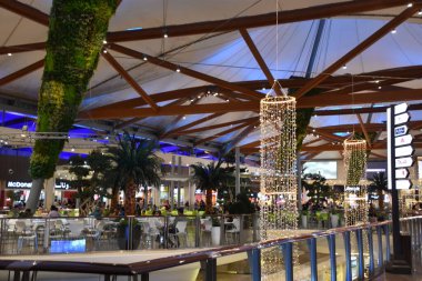 ŞARJAH, BAE - 16 Şubat 2019 'da görüldüğü gibi Sharjah, BAE' deki Sahara Alışveriş Merkezi Alışveriş Merkezi.