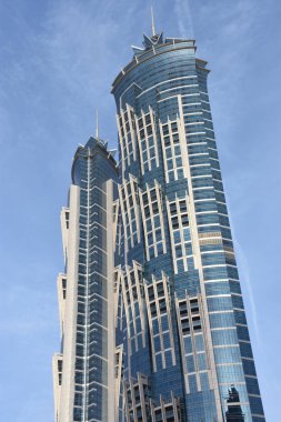 DUBAI, BAE - 17 Şubat 2020 'de görüldüğü gibi JW Marriott Marquis Dubai, BAE. Dünyanın en uzun oteli, 72 katlı, 355 m (1,165 feet) ikiz kule gökdelen kompleksi.