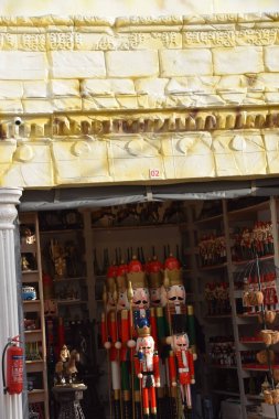 DUBAI, BAE - 18 Şubat 2020 'de Dubai, BAE' deki Global Village 'da Avrupa pavyonu. Global Village 'ın dünyanın en büyük turizm, eğlence ve eğlence projesi olduğu iddia ediliyor..