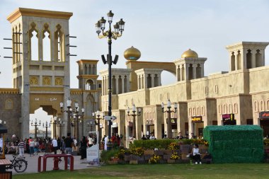 DUBAI, BAE - 18 Şubat 2020 'de görüldüğü gibi Dubai, BAE' deki Global Village. Global Village 'ın dünyanın en büyük turizm, eğlence ve eğlence projesi olduğu iddia ediliyor..