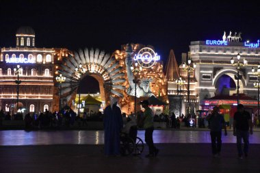 DUBAI, BAE - 18 Şubat 2020 'de görüldüğü gibi Dubai, BAE' deki Global Village. Global Village 'ın dünyanın en büyük turizm, eğlence ve eğlence projesi olduğu iddia ediliyor..