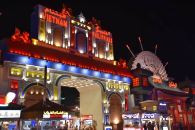 DUBAI, BAE - 18 Şubat 2020 'de görüldüğü gibi Dubai, BAE' deki Global Village. Global Village 'ın dünyanın en büyük turizm, eğlence ve eğlence projesi olduğu iddia ediliyor..